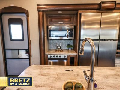 2017 Keystone RV Montana — photo 11 view