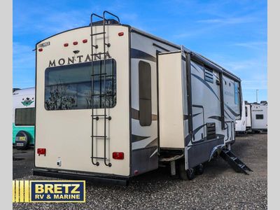 2017 Keystone RV Montana — detail view
