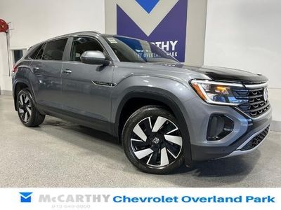 2024 Volkswagen Atlas Cross Sport CMD7PR — front three-quarter view