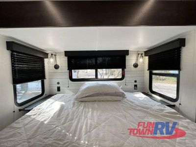 2025 Forest River RV Cherokee Arctic Wolf Suite - Photo 34