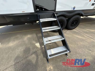 2025 Forest River RV Vengeance Rogue SUT — photo 13 view