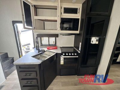 2025 Forest River RV Vengeance Rogue SUT — photo 17 view