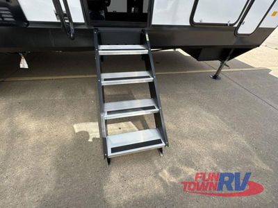 2025 Forest River RV Vengeance Rogue SUT — photo 9 view