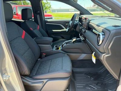 2026 Chevrolet Colorado — photo 17 view