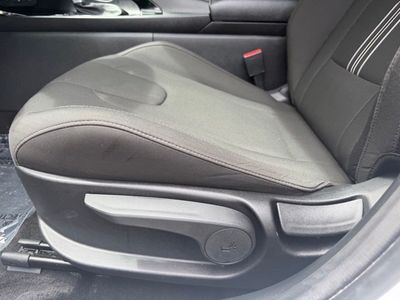 2025 Hyundai Elantra — photo 18 view