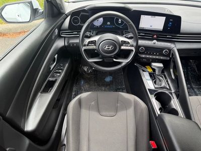 2025 Hyundai Elantra — photo 15 view