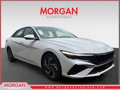2025 Hyundai Elantra SEL Convenience in White — front three-quarter view