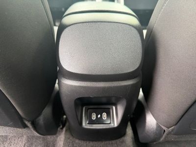 2025 Hyundai Elantra — photo 12 view