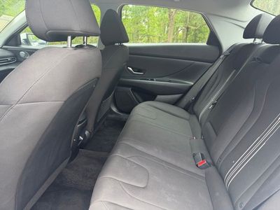 2025 Hyundai Elantra — photo 11 view