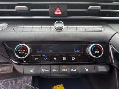 2025 Hyundai Elantra — photo 26 view