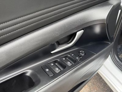 2025 Hyundai Elantra — photo 17 view