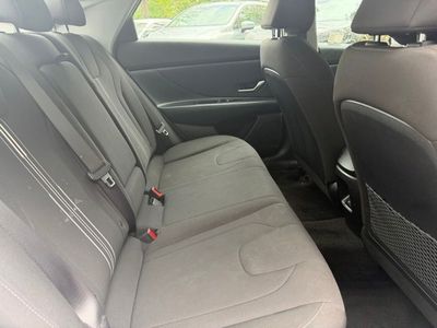 2025 Hyundai Elantra — photo 8 view