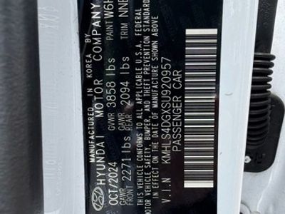 2025 Hyundai Elantra — photo 30 view