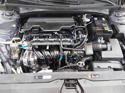 2025 Hyundai Elantra - Photo 9