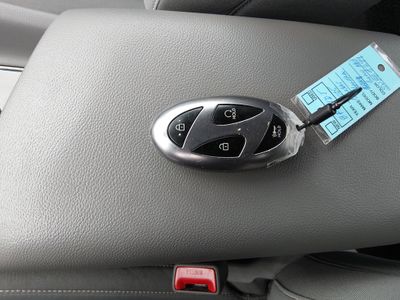 2025 Hyundai Elantra - Photo 15