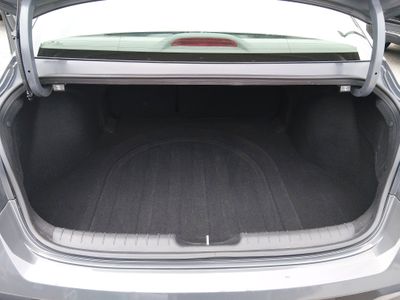 2025 Hyundai Elantra - Photo 11