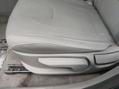 2025 Hyundai Elantra - Photo 13