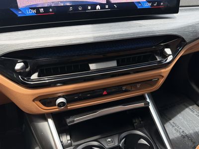 2025 BMW 3 Series - Photo 28
