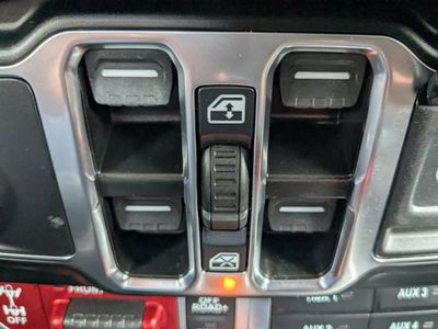 2024 Jeep Wrangler - Photo 23