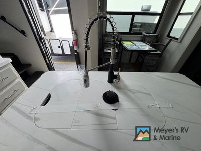 2025 Keystone RV Alpine — photo 9 view