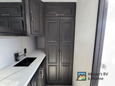 2025 Keystone RV Alpine — photo 29 view