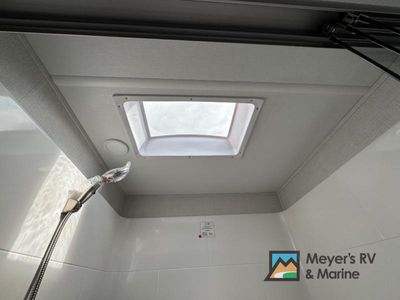 2025 Keystone RV Alpine — photo 32 view