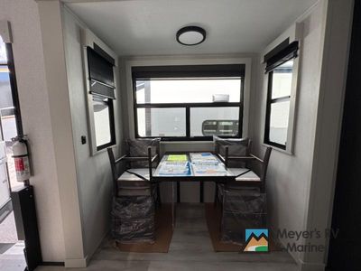 2025 Keystone RV Alpine — photo 17 view