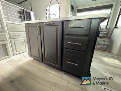 2025 Keystone RV Alpine — photo 8 view