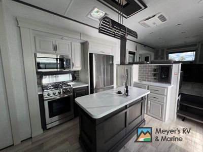 2025 Keystone RV Alpine — photo 7 view