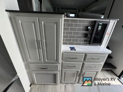 2025 Keystone RV Alpine — photo 16 view