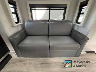 2025 Keystone RV Alpine — photo 19 view