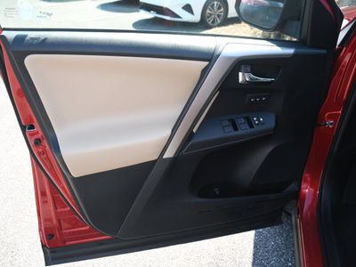 2015 Toyota RAV4 - Photo 10