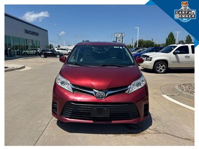 2018 Toyota Sienna - Photo 2