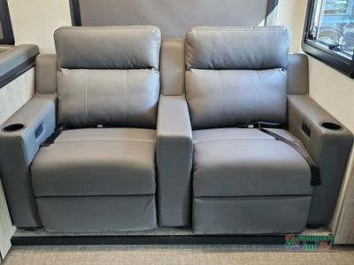 2026 Grand Design Lineage Series F — photo 43 view
