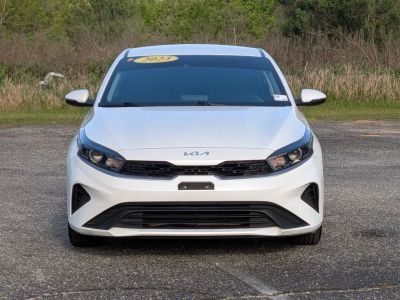 2023 Kia Forte — photo 8 view