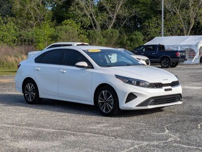2023 Kia Forte — photo 7 view