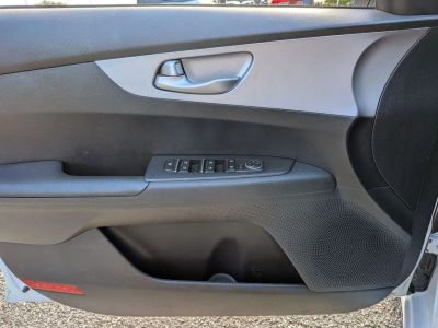 2023 Kia Forte — photo 24 view