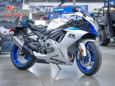 2026 Suzuki GSX-R600 — front three-quarter view