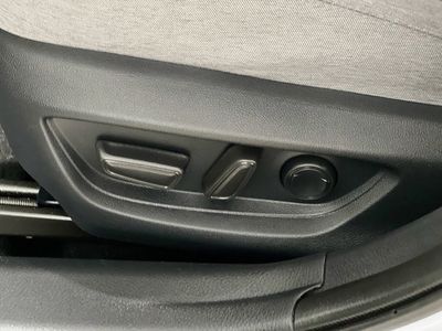 2025 Toyota Camry — photo 13 view