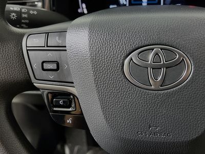 2025 Toyota Camry — photo 16 view