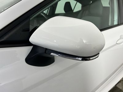 2025 Toyota Camry — photo 10 view