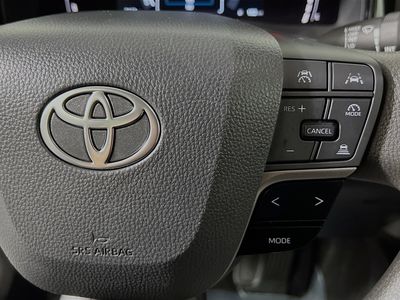 2025 Toyota Camry — photo 17 view