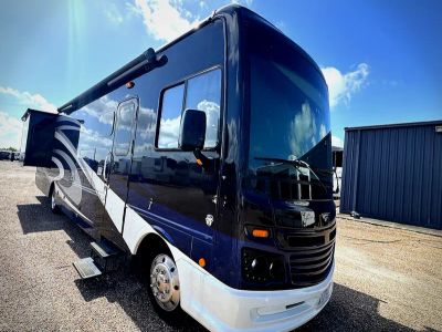 2018 Fleetwood Bounder — front three-quarter view