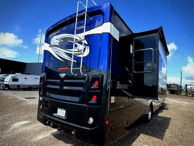 2018 Fleetwood Bounder — side profile view