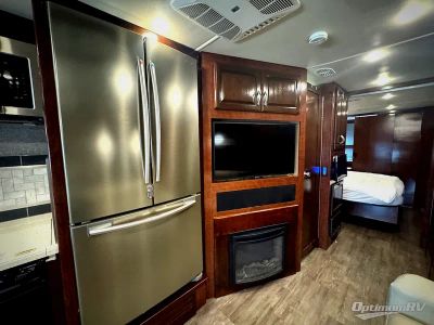 2018 Fleetwood Bounder — photo 7 view