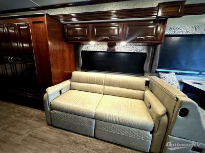 2018 Fleetwood Bounder — photo 8 view