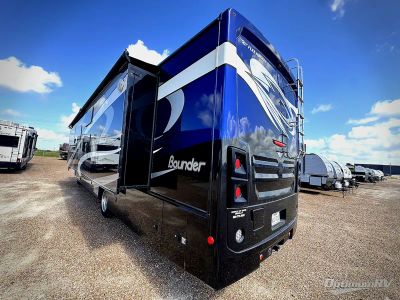2018 Fleetwood Bounder — rear three-quarter view
