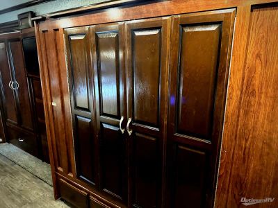 2018 Fleetwood Bounder — photo 9 view