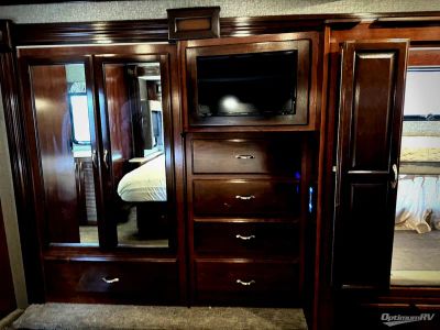 2018 Fleetwood Bounder — photo 12 view