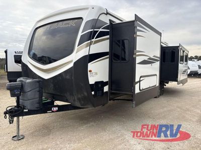 2022 Keystone RV Outback — interior view